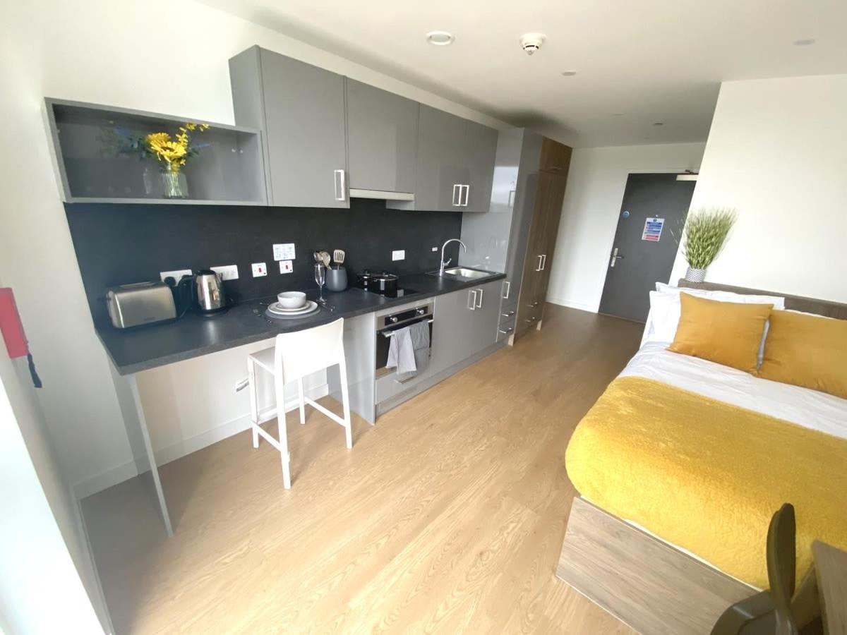 For Students Only The Oaks In Coventry Apartment Exterior photo